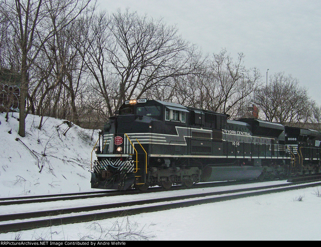 New York Central heritage unit NS 1066 leads CP 284 toward 45th Street